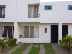 hugo Avisos dse propiedades en Mexico en Bah&iacute;a de Banderas |  Rento Casa en Nuevo Vallarta, Nayarit, alberca y seguridad las 24 hrs., Se renta amueblada, por dia, semana o mes