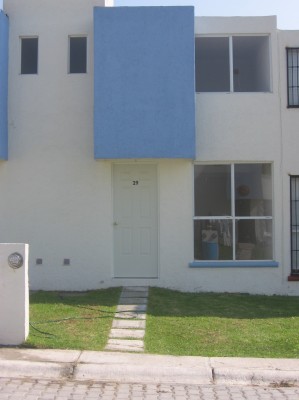 Felipe Avisos dse propiedades en Mexico en Temixco |  RENTO CASA NUEVA CON ALBERCA EN TEMIXCO, 3 REC. 1/2 BA&Ntilde;O, JARD�N, Y ESTACIO, SE UBICA A 5 MIN. DE AUTOPISTA Y SE ENCUNTRA EN UNA PRIVADA