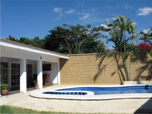 Quinta Carmelitas Avisos dse propiedades en Mexico en Yautepec |  Casa con alberca en oaxtepec - ventedefinamorelos.com , Alberca con chapoteadero, terraza, asador, estacionamiento, internet