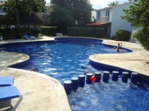 Sayra de la Torre Avisos dse propiedades en Mexico en Playa del Carmen |  Departamento 2 rec&aacute;maras, alberca, A/C $ 10,500 pesos, en la exclusiva &aacute;rea de Playacar fase 2, con seguridad 24 hrs.