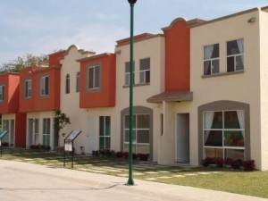 ricardo Avisos dse propiedades en Mexico en Emiliano Zapata |  Rento hermosa CASA en Fraccionamiento PASEOS DEL RIO, a un costado del Club de Golf