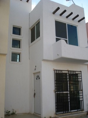EDGAR AVILA Avisos dse propiedades en Mexico en Playa del Carmen |  SE VENDE, TRASPASA O RENTA CASA EN PLAYA DEL CARMEN, RESIDENCIA EN VENTA, RENTA O TRASPASO