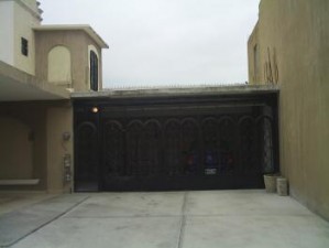  Avisos dse propiedades en Mexico en Monterrey |  SE VENDE CASA CON COCHERA TECHADA DE 2 CARROS, EL PATIO ES MUY GRANDE.ESTA EN CALLE PRIVADA CON CACETA DE VIGILANCIA, CERCA DEL